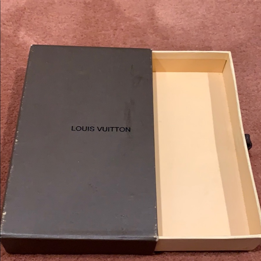 LV box - Picture 2 of 2